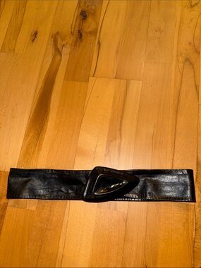 Black Leather Woman’s Waist Belt with Geometric Buckle